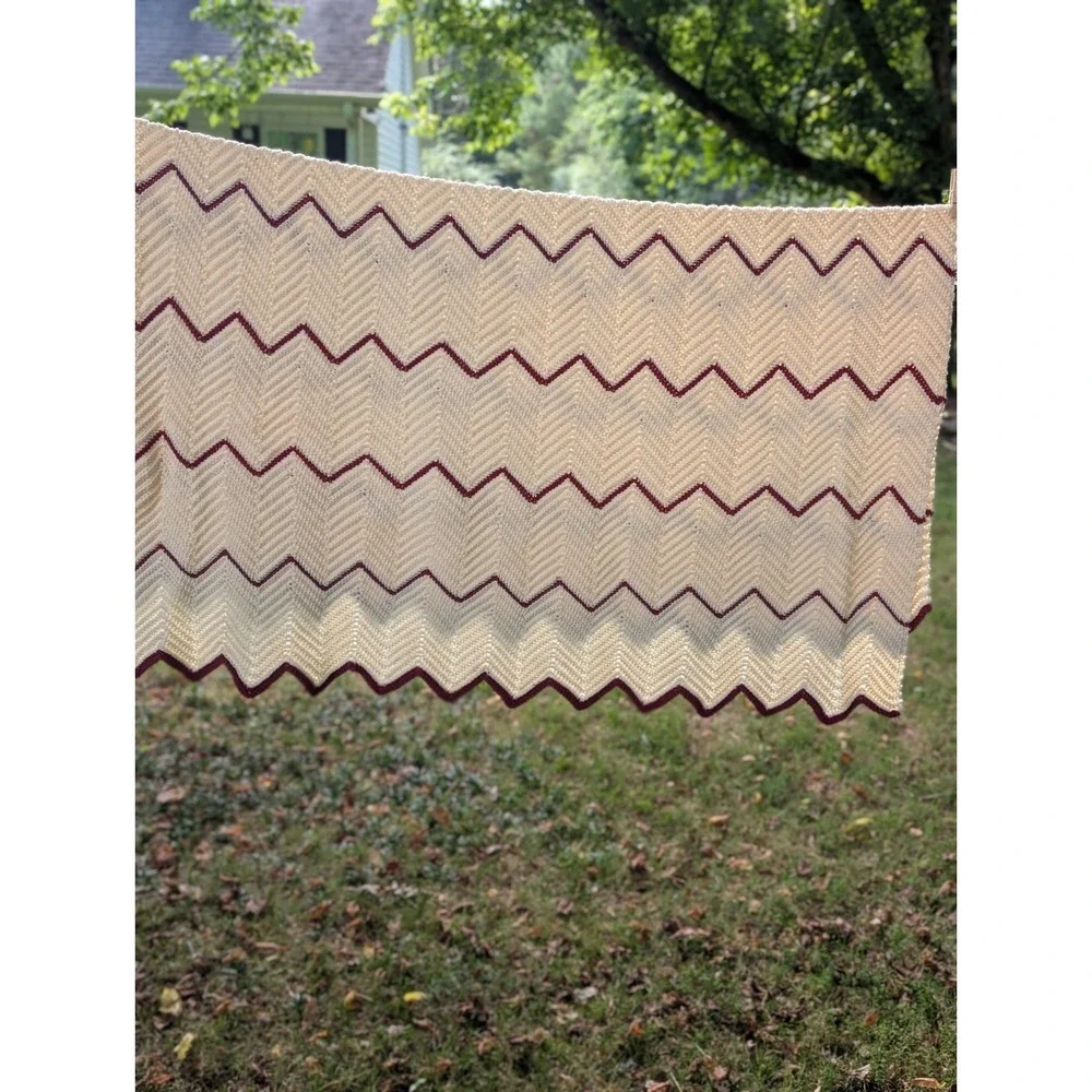 Handmade Vintage Crochet Afghan Blanket Zig-Zag Ripple Chevron Pattern. 70x75